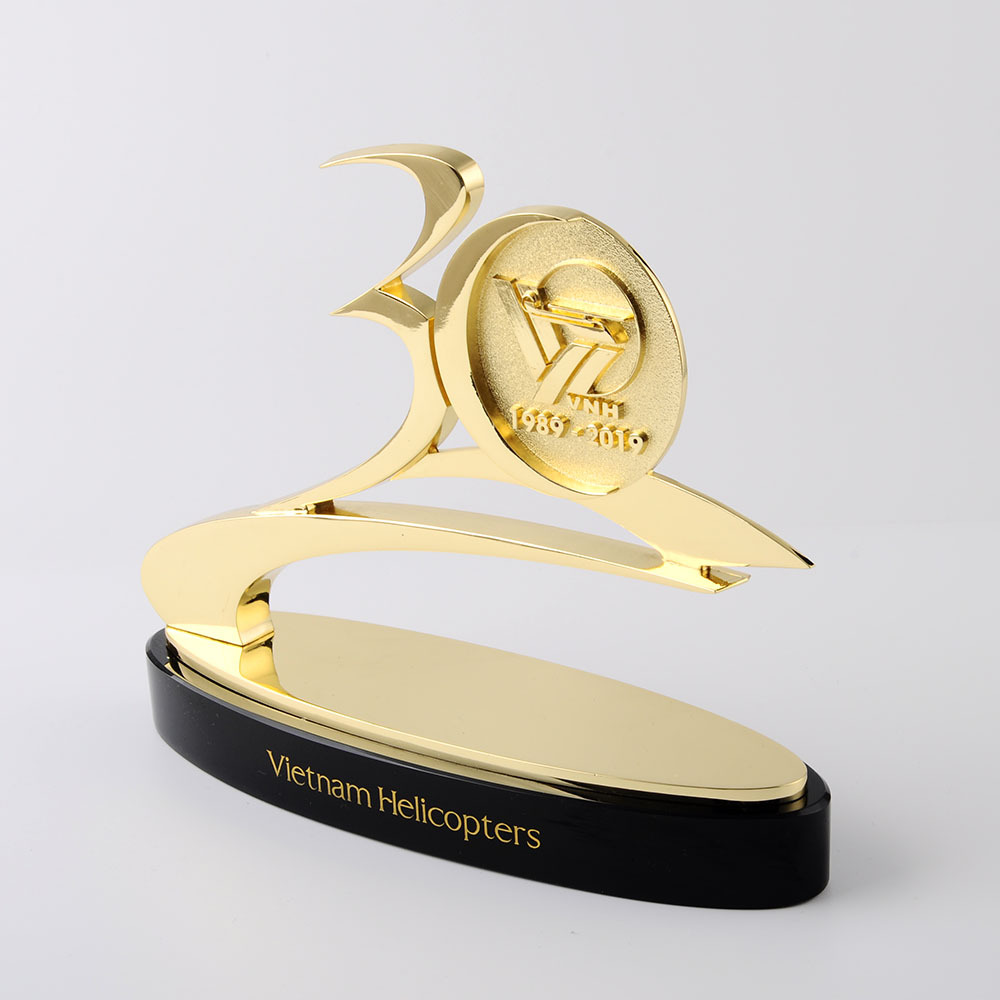 创意30周年庆典礼品合金纪念品金属办公礼品摆件周年聚会定制作