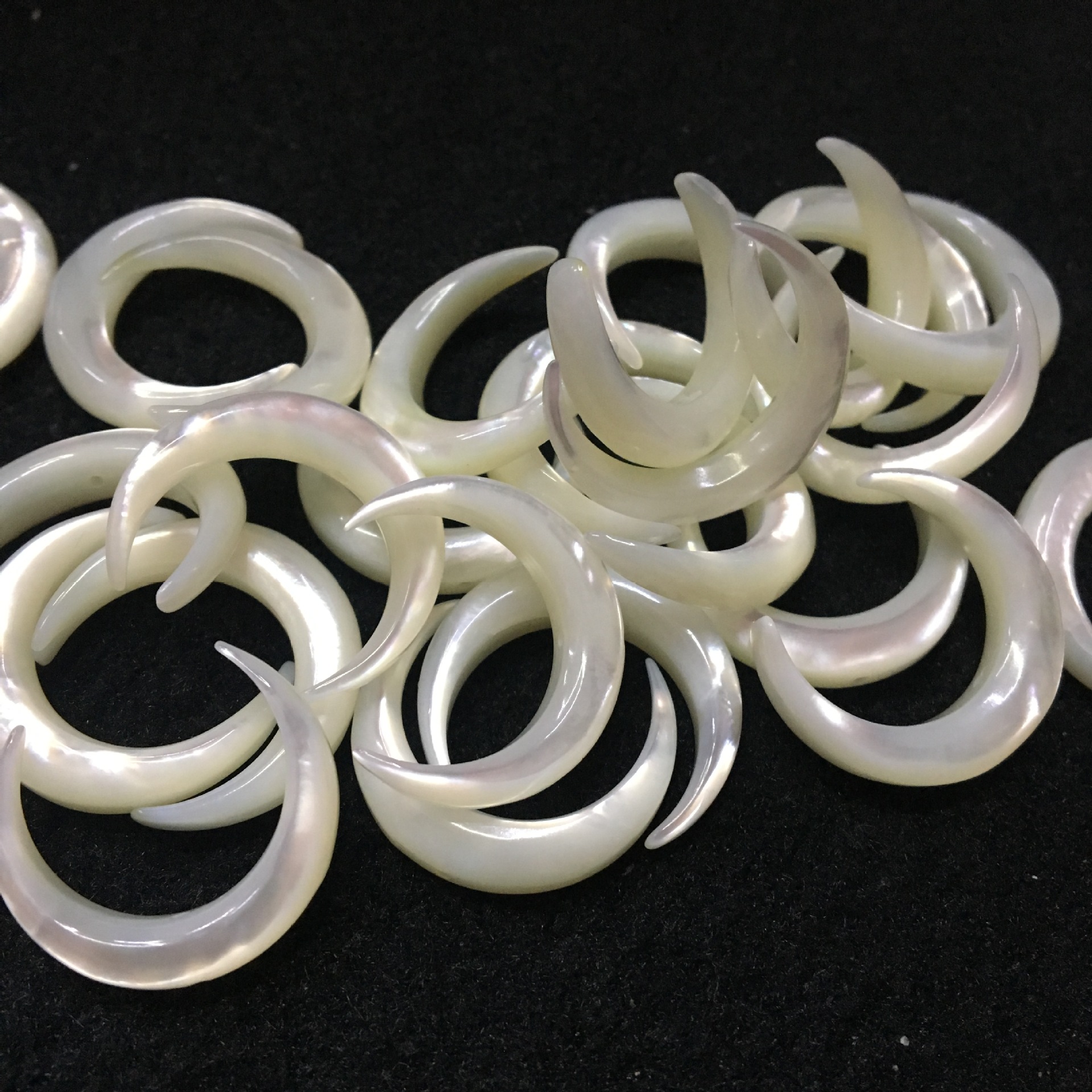 需订做 天然白碟贝母贝牛角月亮月牙diy耳环手链项链吊坠材料配饰