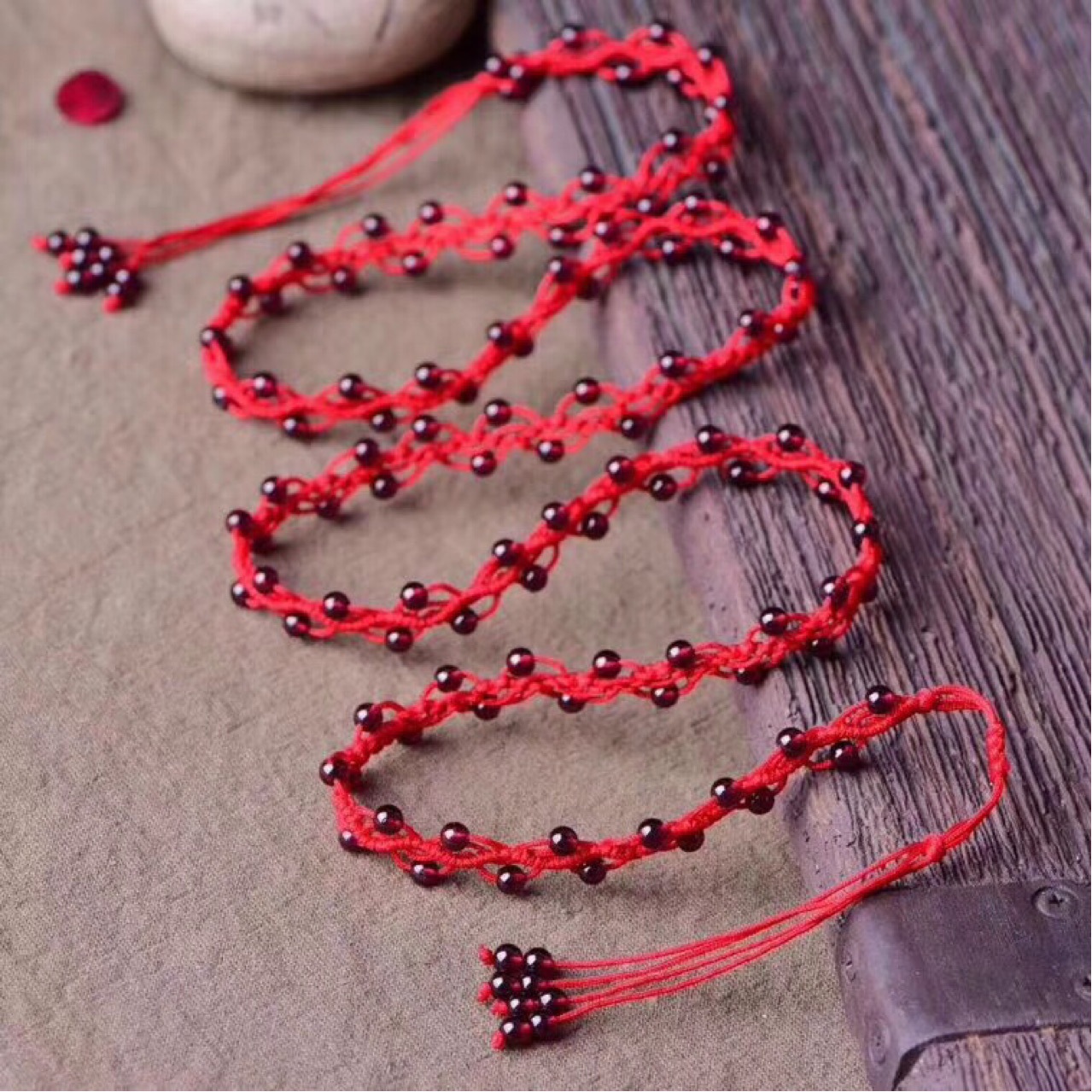 批发纯手工编织本命年红绳腰带配天然石榴石本命年腰链转运