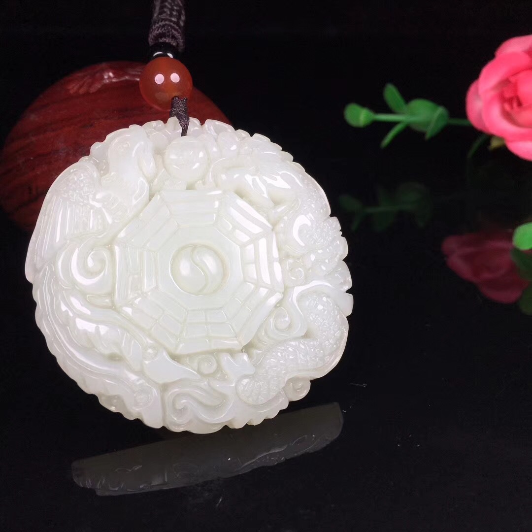 天然和田玉龙凤八卦吊坠八卦寓意避灾 护体扭转乾坤玉挂件送证书