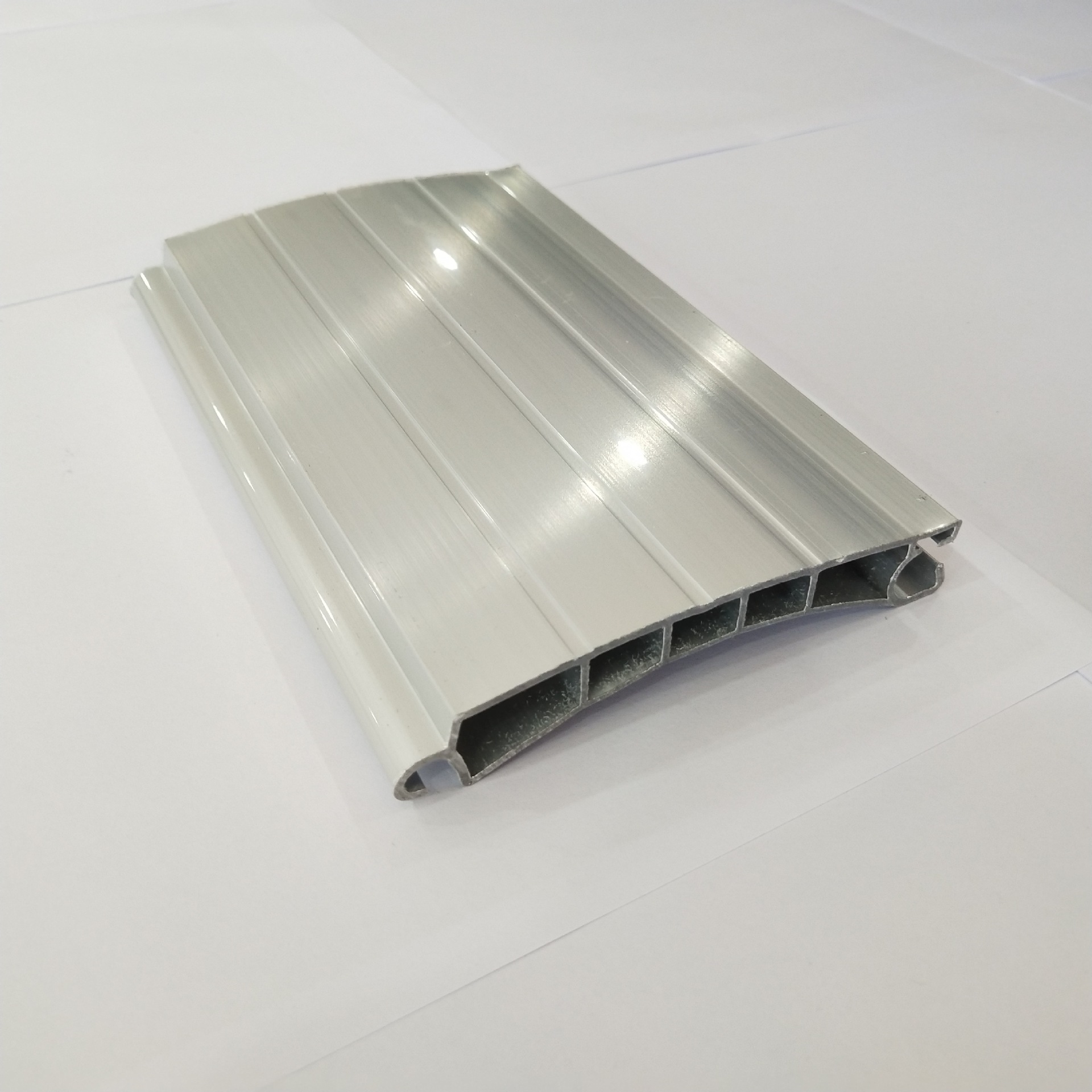 佛山卷闸门厂电泳银白色卷帘门铝合金卷闸门电动卷闸门商铺卷闸门