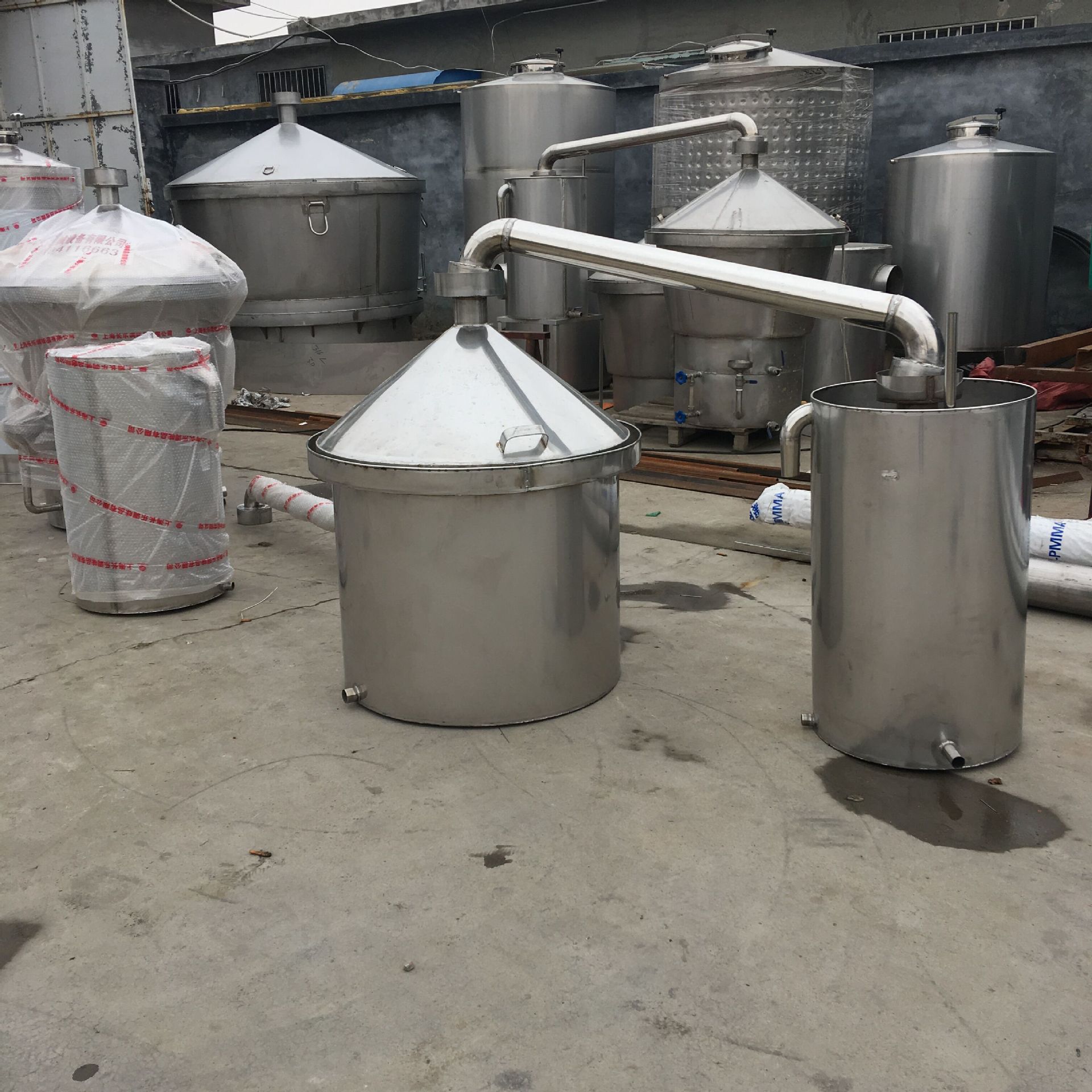 菏泽大米苞米蒸酒设备小型烧酒锅投料100斤家用酿酒设备