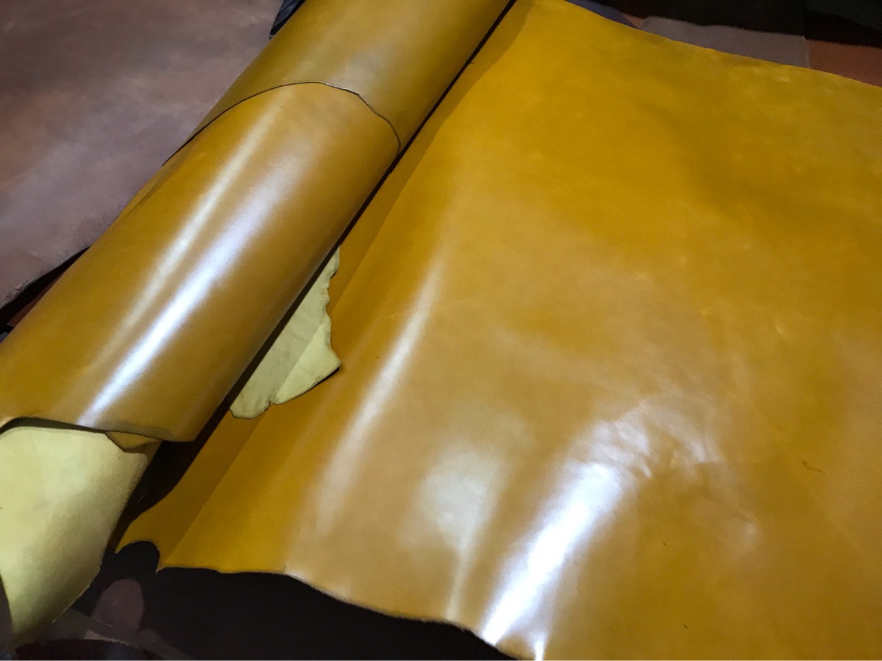 黄棕色头层牛皮油蜡皮双色复古10mm鞋材包料压变油蜡皮