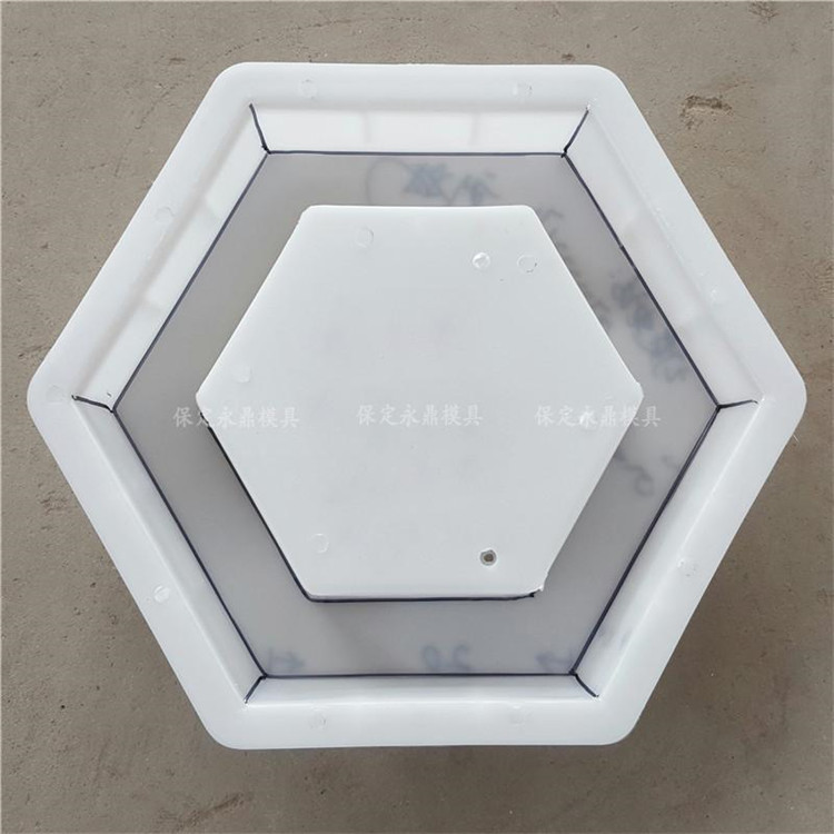 河道草坪砖水泥砖六棱块六角护坡塑料模具空心水泥路沿石护坡模具