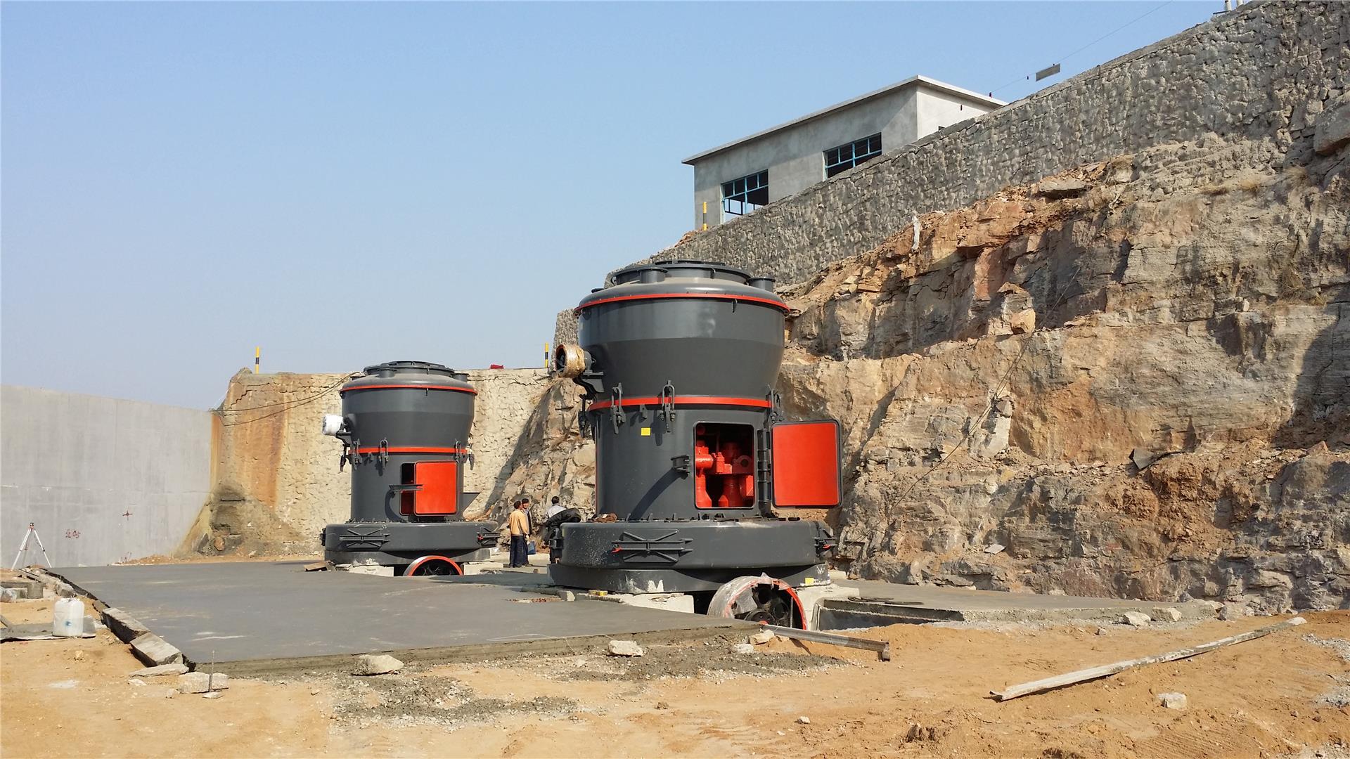 磨粉机可分高压悬辊磨粉机,高压微粉磨粉机,立式磨粉机等