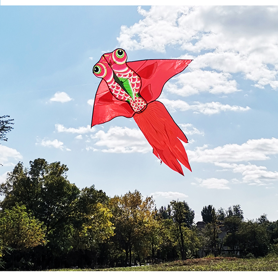 风筝批发潍坊儿童红金鱼风筝鲤鱼大小中型风筝货源厂家新款摆摊