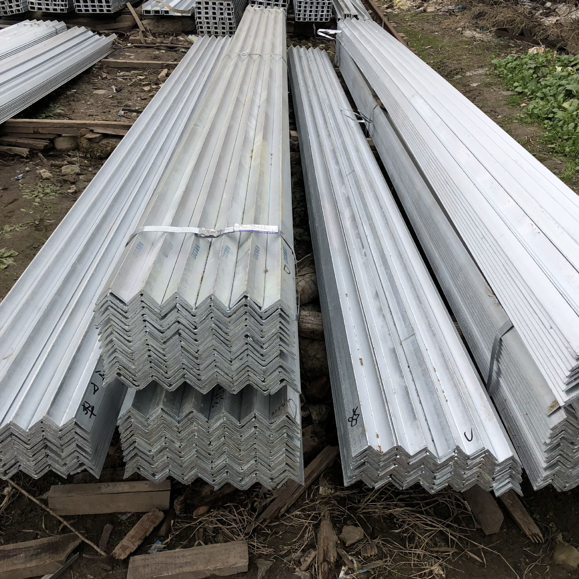 镀锌角钢苏州昆山太仓 现货销售 国标热镀锌等边角钢 角铁