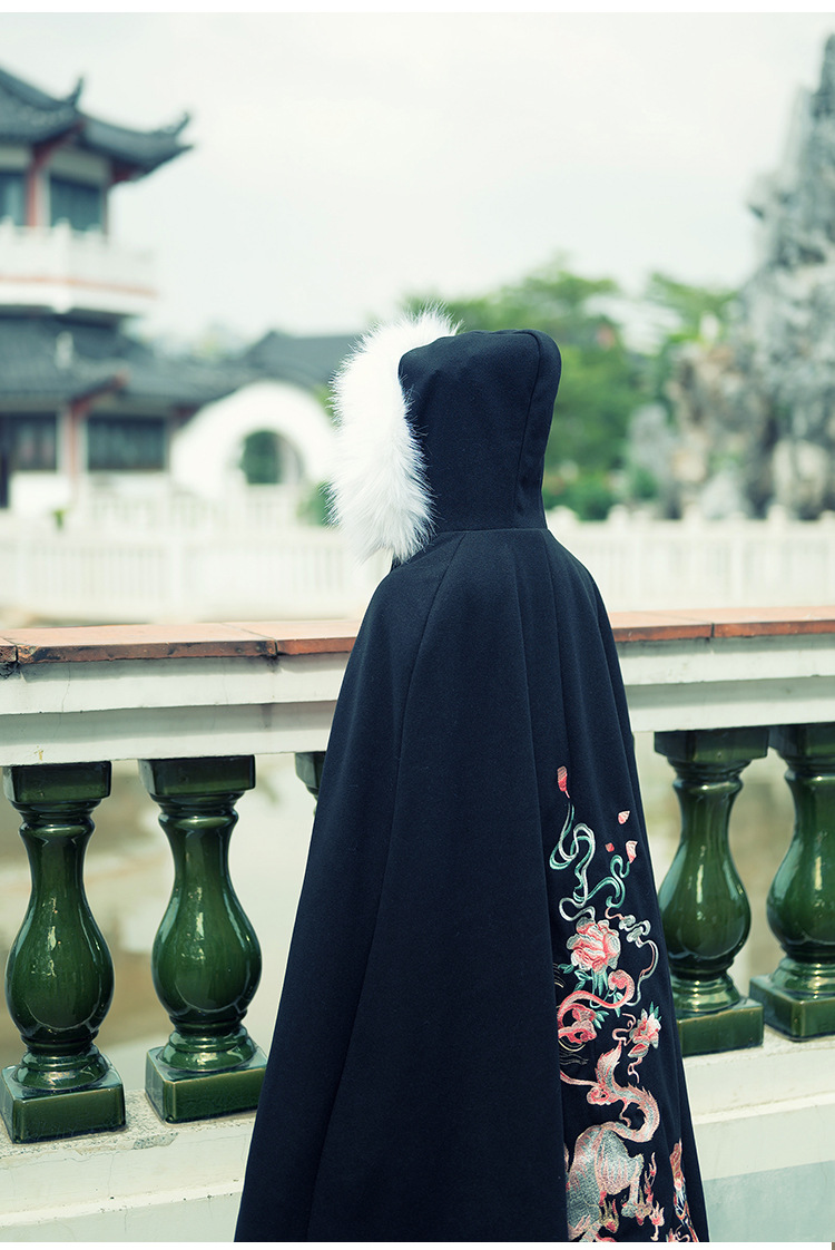 原创小狐狸刺绣花斗篷汉元素汉服加绒加厚双面呢 大毛领披风5858
