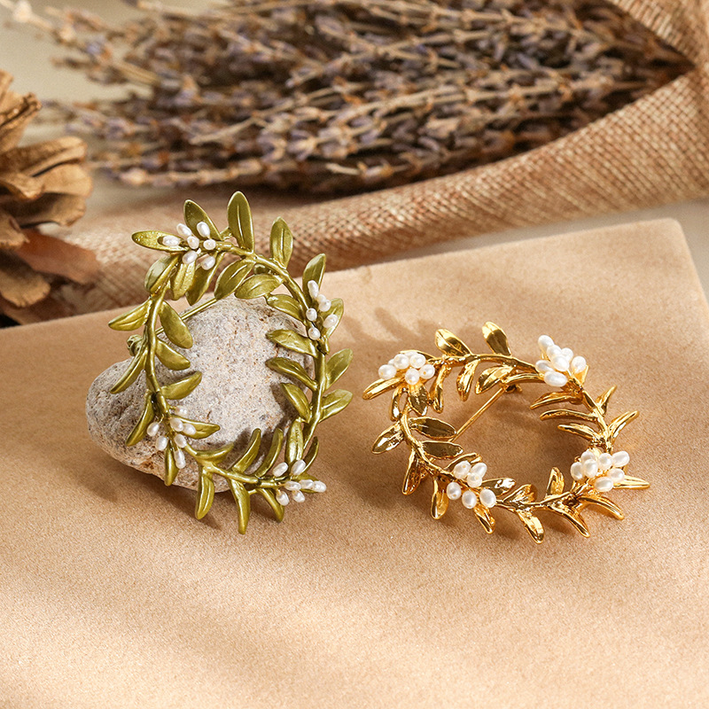 秋冬热卖 天然珍珠 桃金娘胸针 两色 花环胸花 田园风 新娘配饰