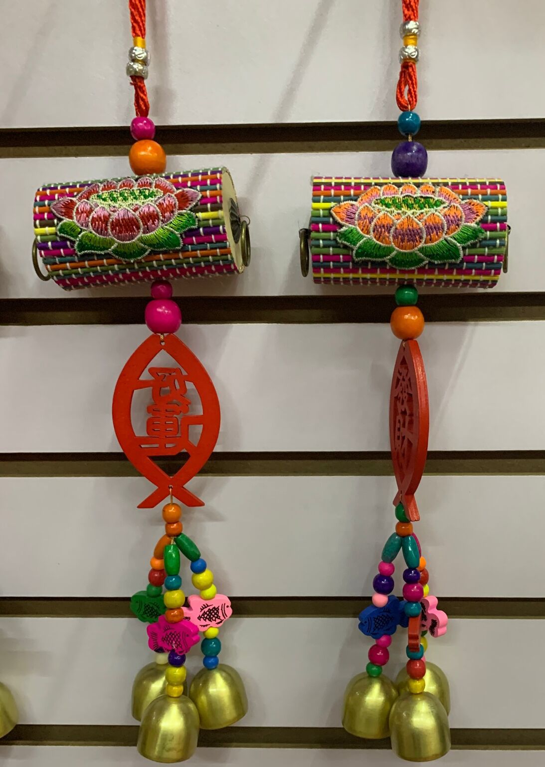 云南民族特色工艺品丽江东巴风铃挂件 竹编彩鼓红鱼片三铃