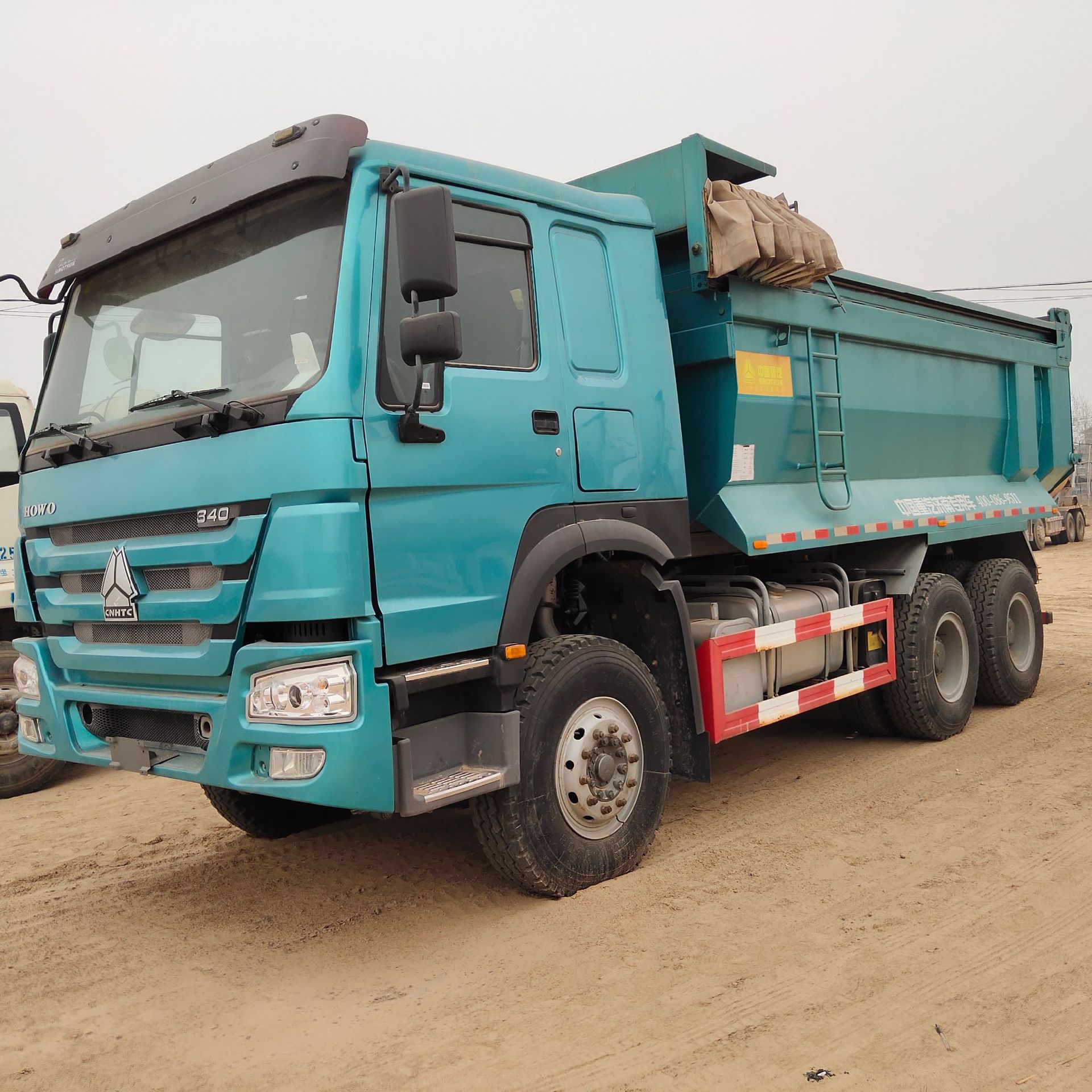 重汽渣土车 蓝色自卸汽车 u型厢式货车 豪沃自卸车
