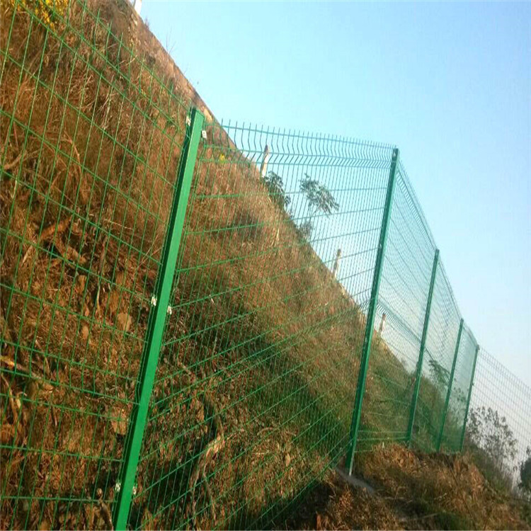 圈地铁丝网 绿色包塑围栏围挡 圈果园铁丝围栏山地围网 工厂自营