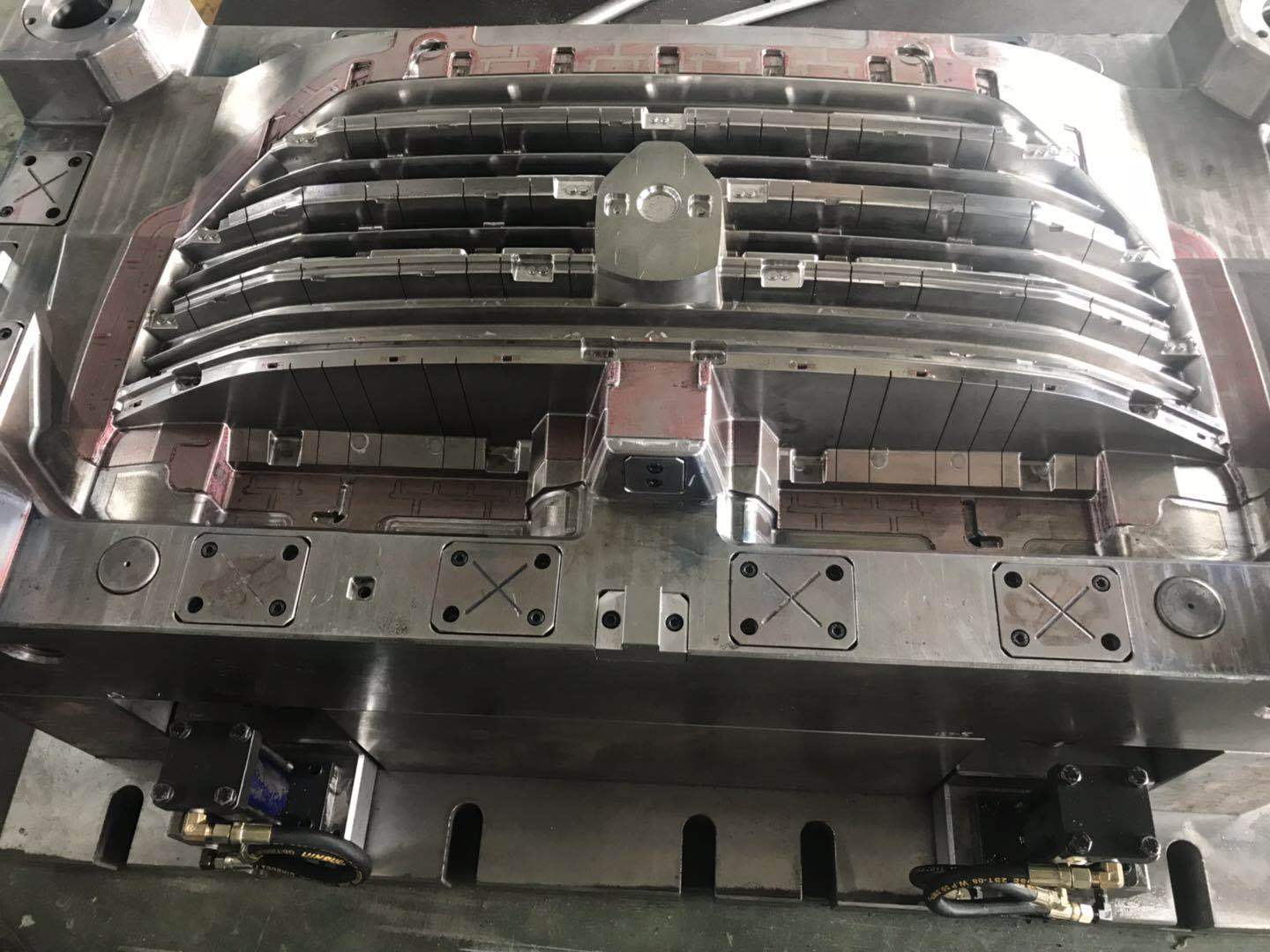 大型汽车格栅模具