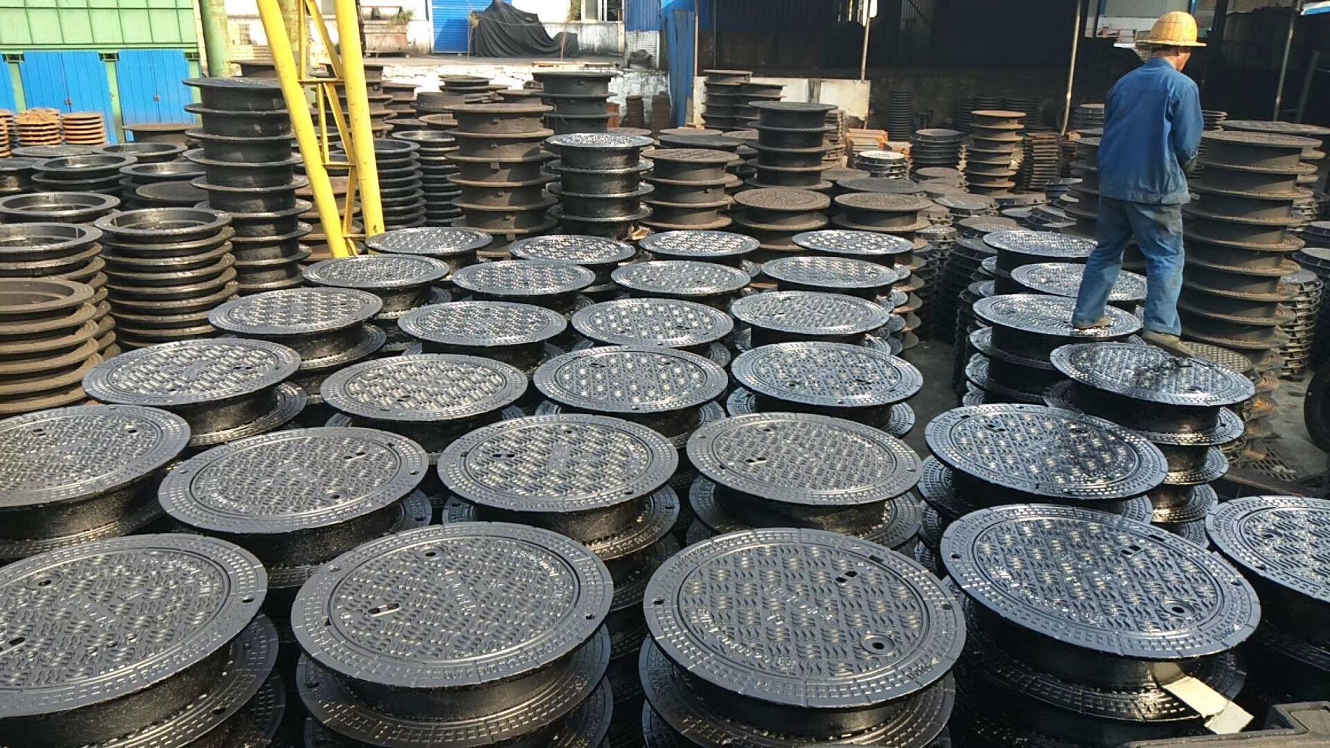 广州球墨铸铁沙井盖厂家 700*800市政圆井盖 可调式重型井盖批发