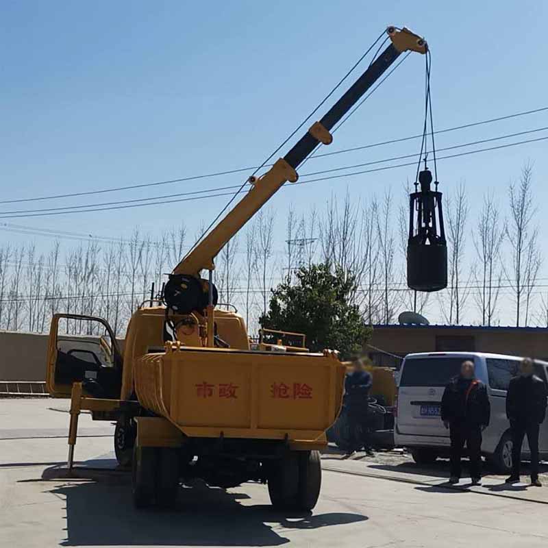 小型地下井清淤设备/污水井淤泥抓斗车价格