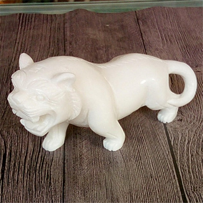 珍宝阿富汗白玉虎摆件 生肖白虎玉石老虎办公室文案摆设