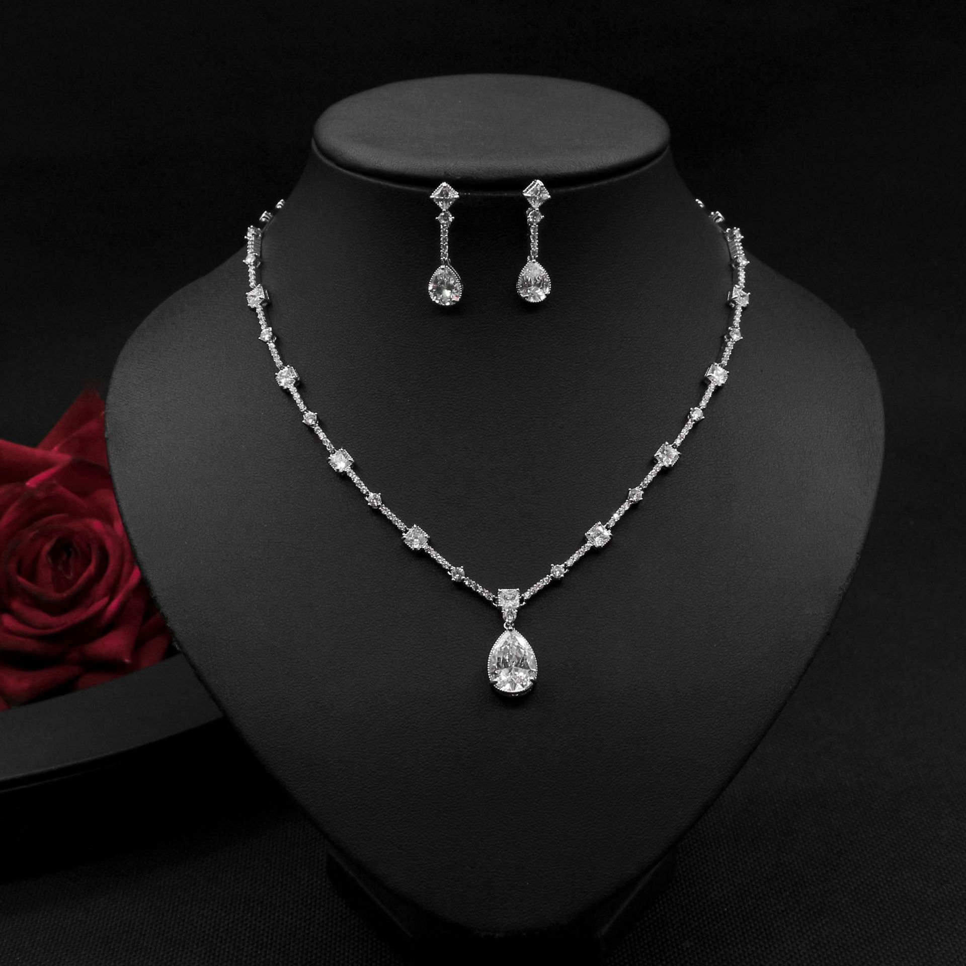 新娘饰品高贵复古优雅型项链耳环套装主持宴会年会手链配饰首饰