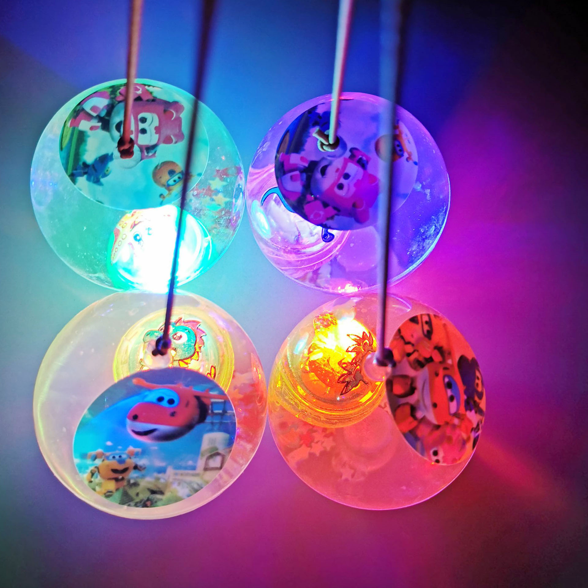 发光球地摊小商品新款水晶球夜光跳跳球微商礼品发光玩具地摊爆款