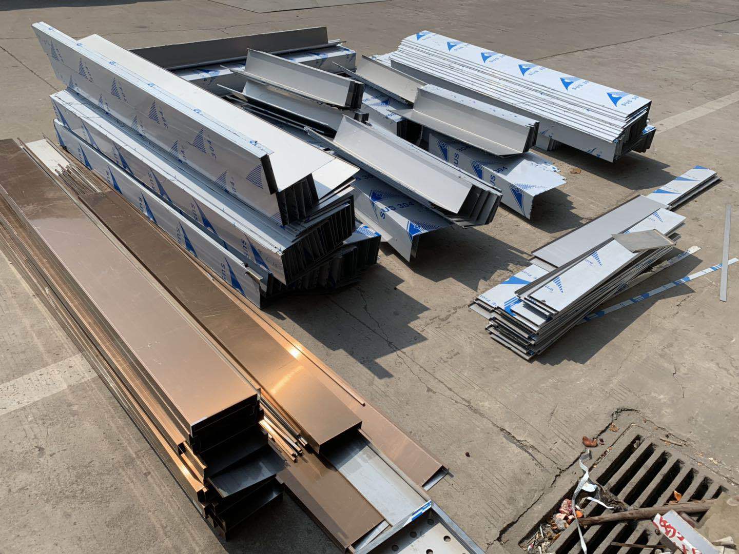 不锈钢加工定制剪板折弯刨槽开槽刨坑激光切割窝弯不锈钢板卷圆