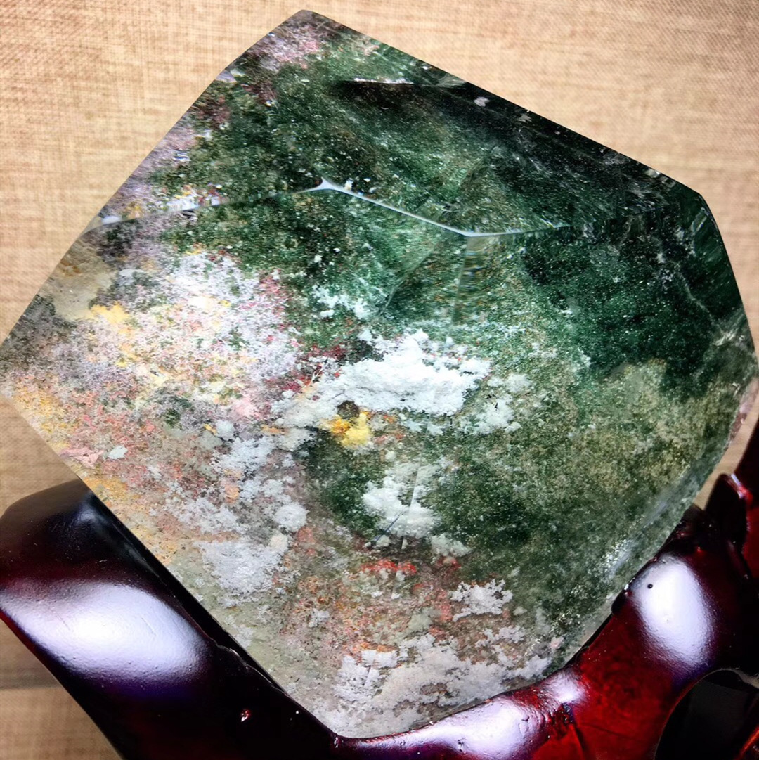 天然巴西绿幽灵千层山聚宝盆全包裹金字塔原石水晶幽灵摆件