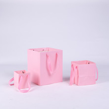 正方形礼品袋现货外卖手提袋蛋糕包装袋送礼袋宽底粉红色白卡纸袋