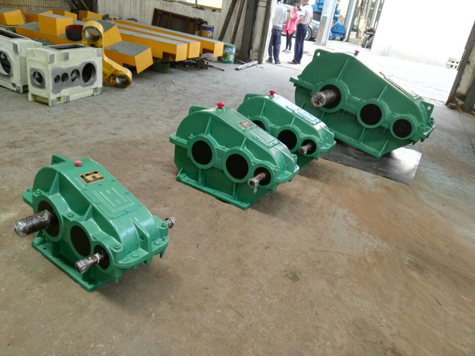 江苏豪源厂家供应卧式软齿面双级机械传动减速器zq系列齿轮减速机