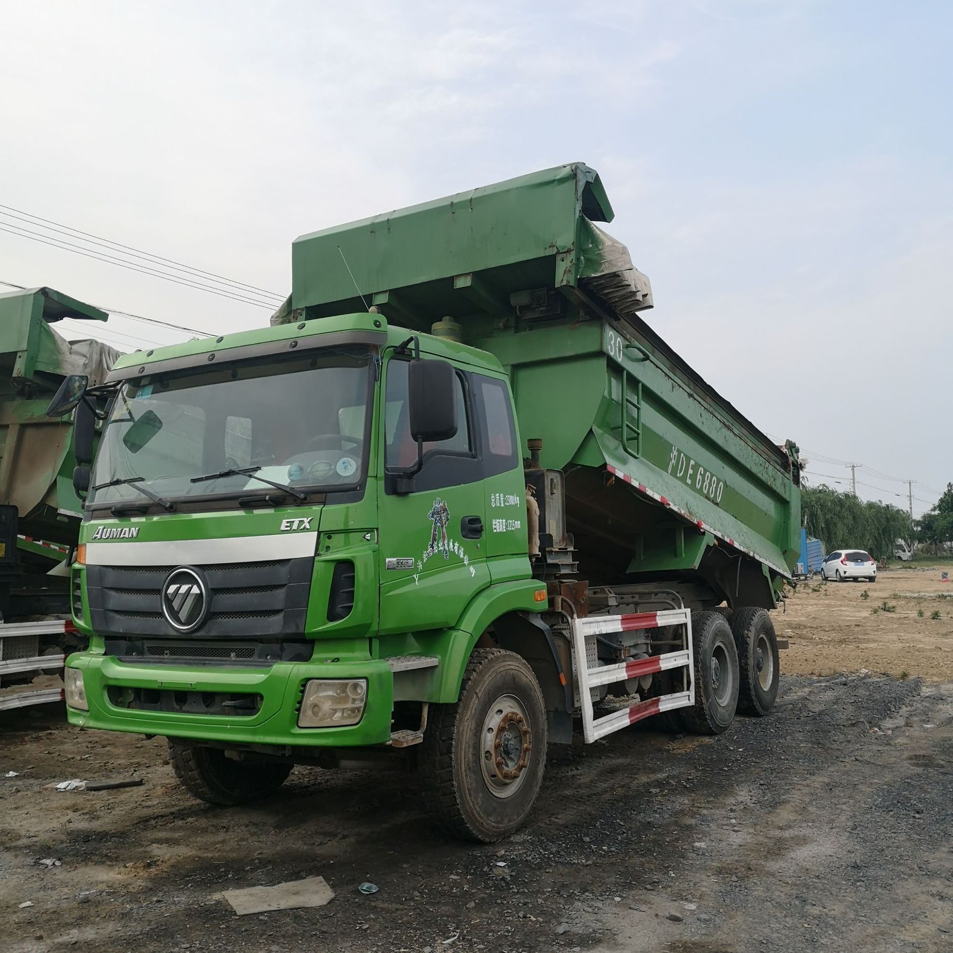 6米渣土自卸车原装后八轮货车