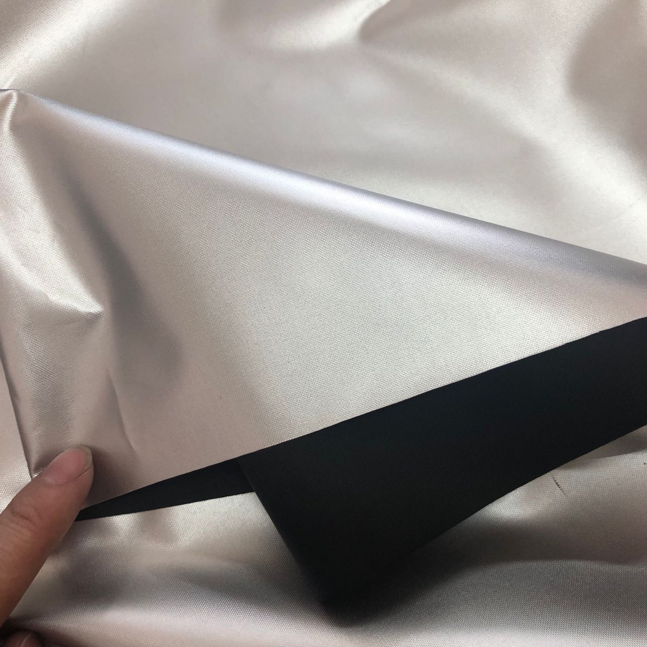 批发210t涤塔夫防水涂银黑色白色现货汽车罩烤箱罩机器罩面料涂银