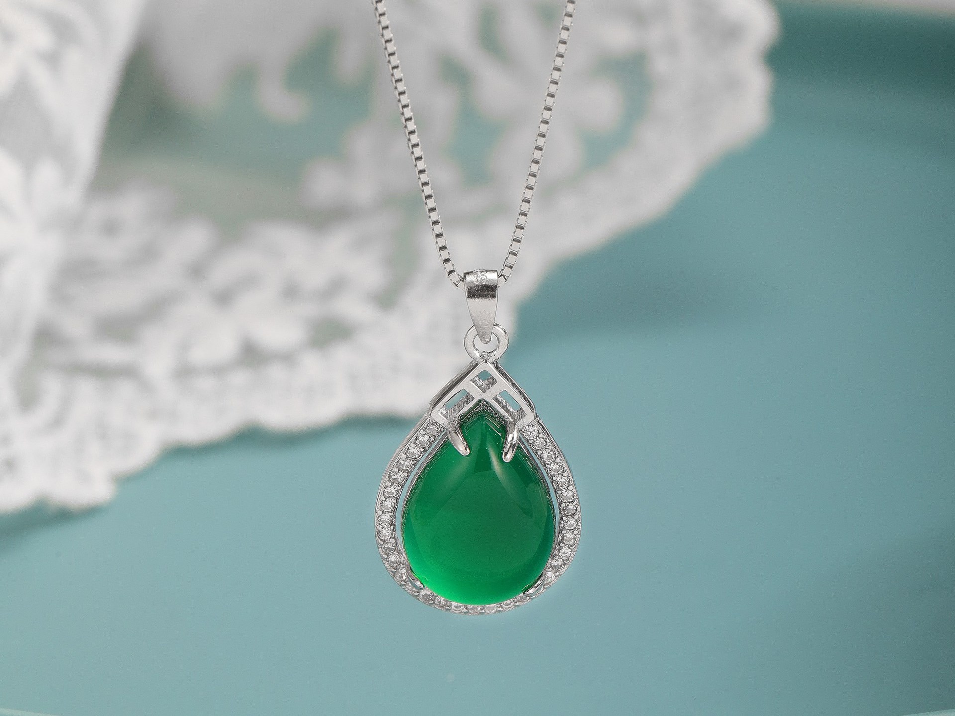 s925纯银绿玉髓吊坠女锁骨天然首饰七夕给妈妈的生日礼物