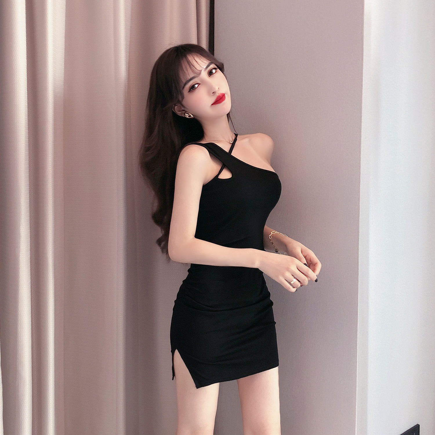 法式纯欲性感交叉蕾丝镂空露胸打底吊带裙收腰修身显瘦包臀连衣裙