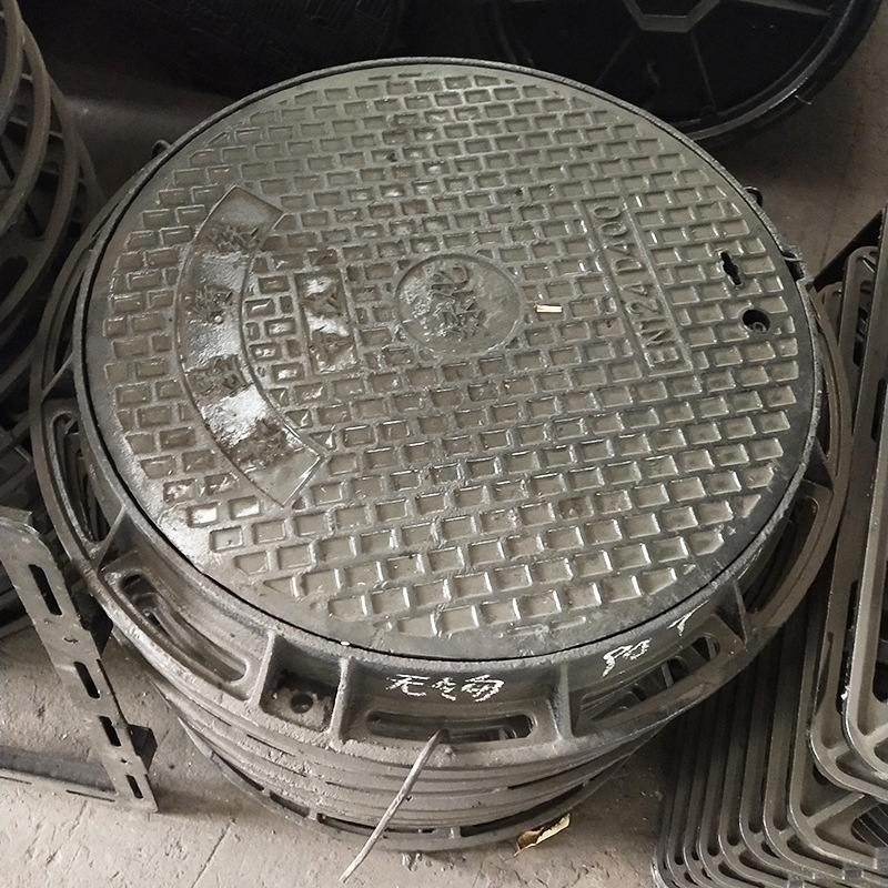 批发球磨铸铁井盖篦子 市政工程下水道井盖 700*800圆井盖方井盖