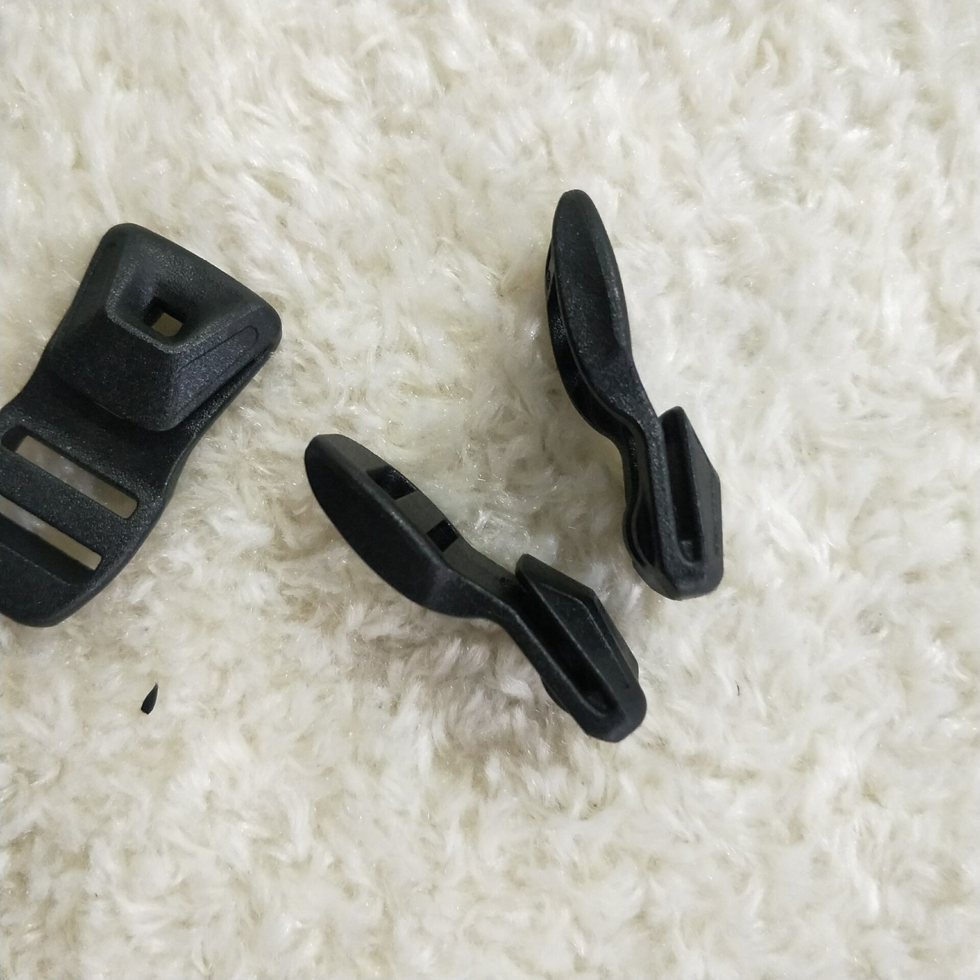 utx扣具多耐福黑色pom圆尾脚丫安全扣证件吊绳扣 15mm织带调节扣