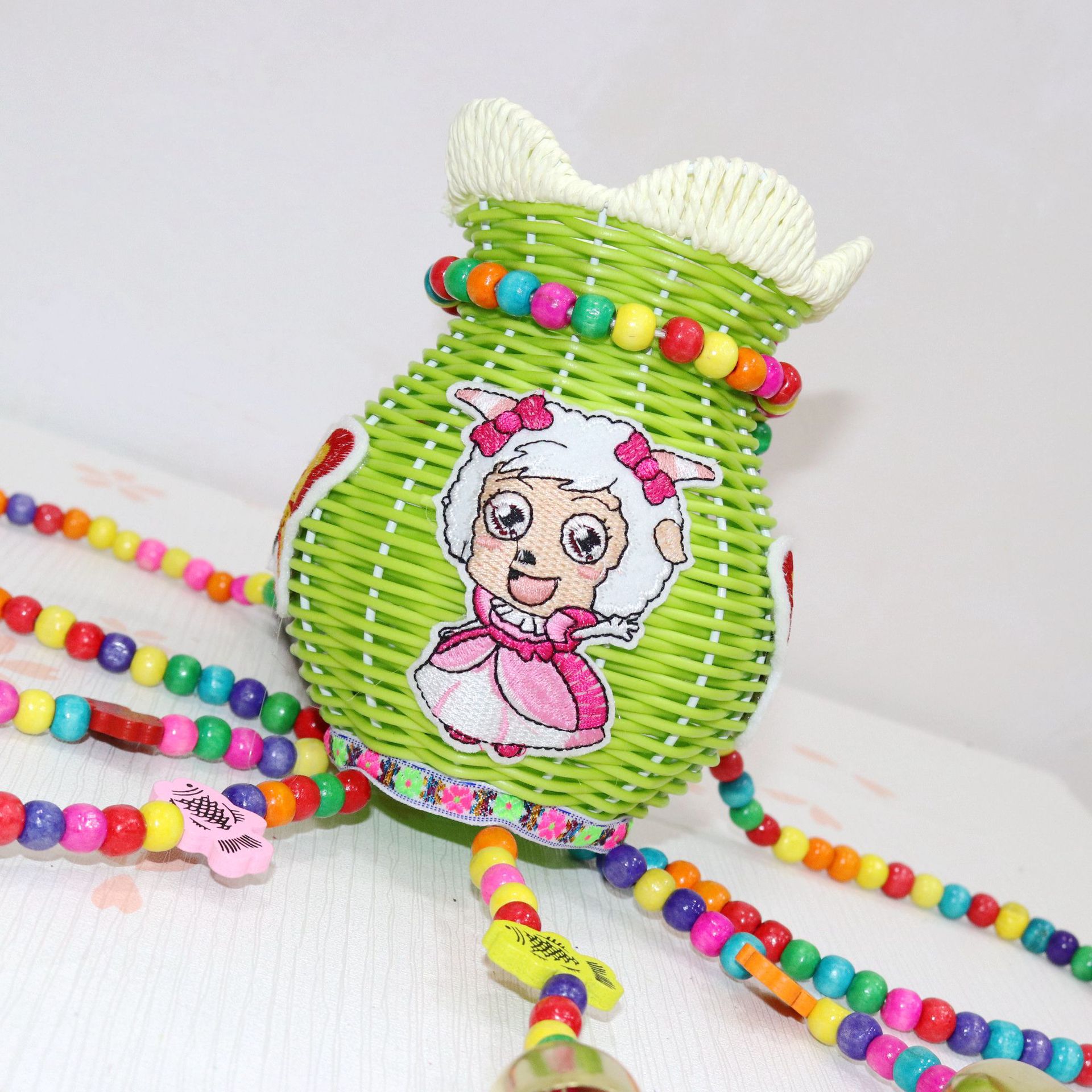 民族背篓风铃 双肩彩色儿童背篓 手工彩编风铃挂件小背篓儿童批发