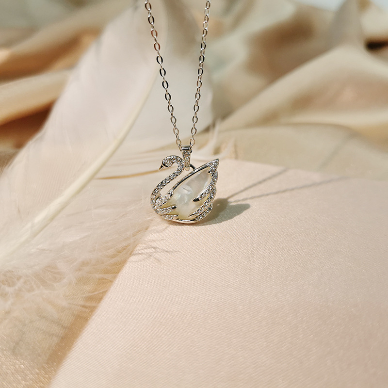 s925纯银白贝母天鹅项链百搭经典贝壳白天鹅吊坠锁骨链银饰品批发