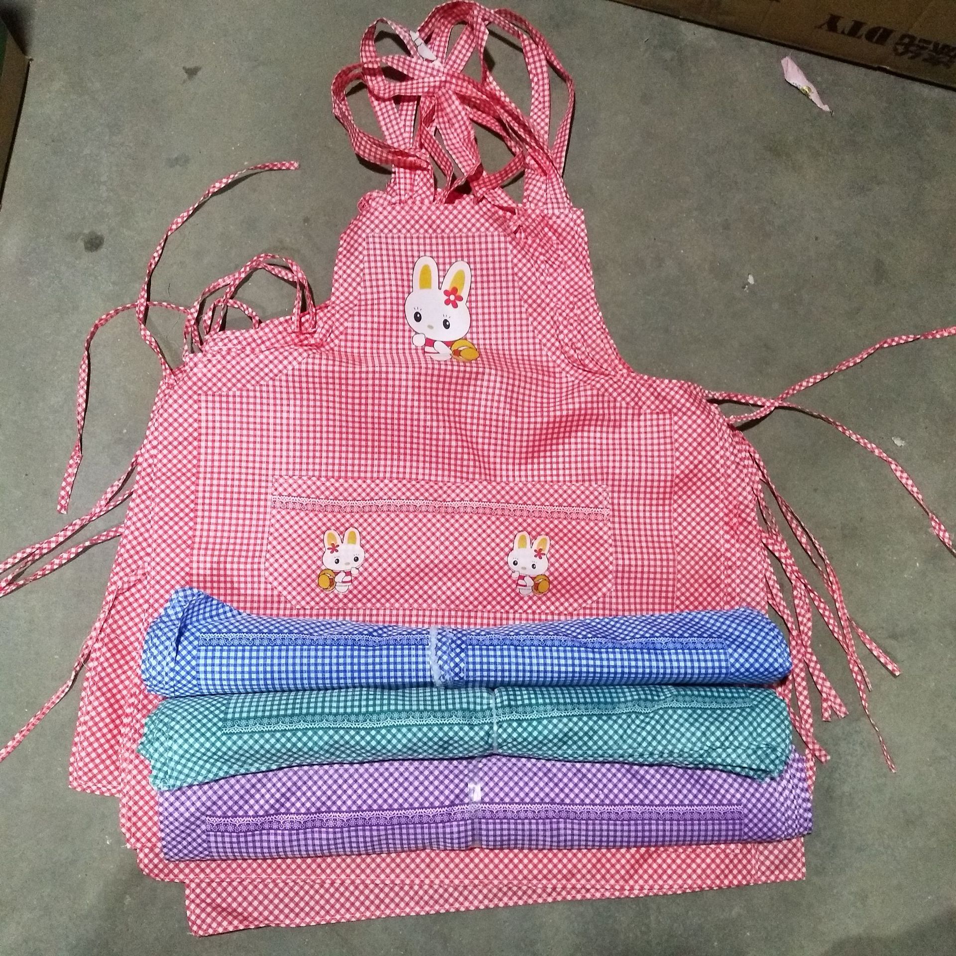 2元批发 家务围裙 清洁围裙子 两元超市 货源 带布兜 两元