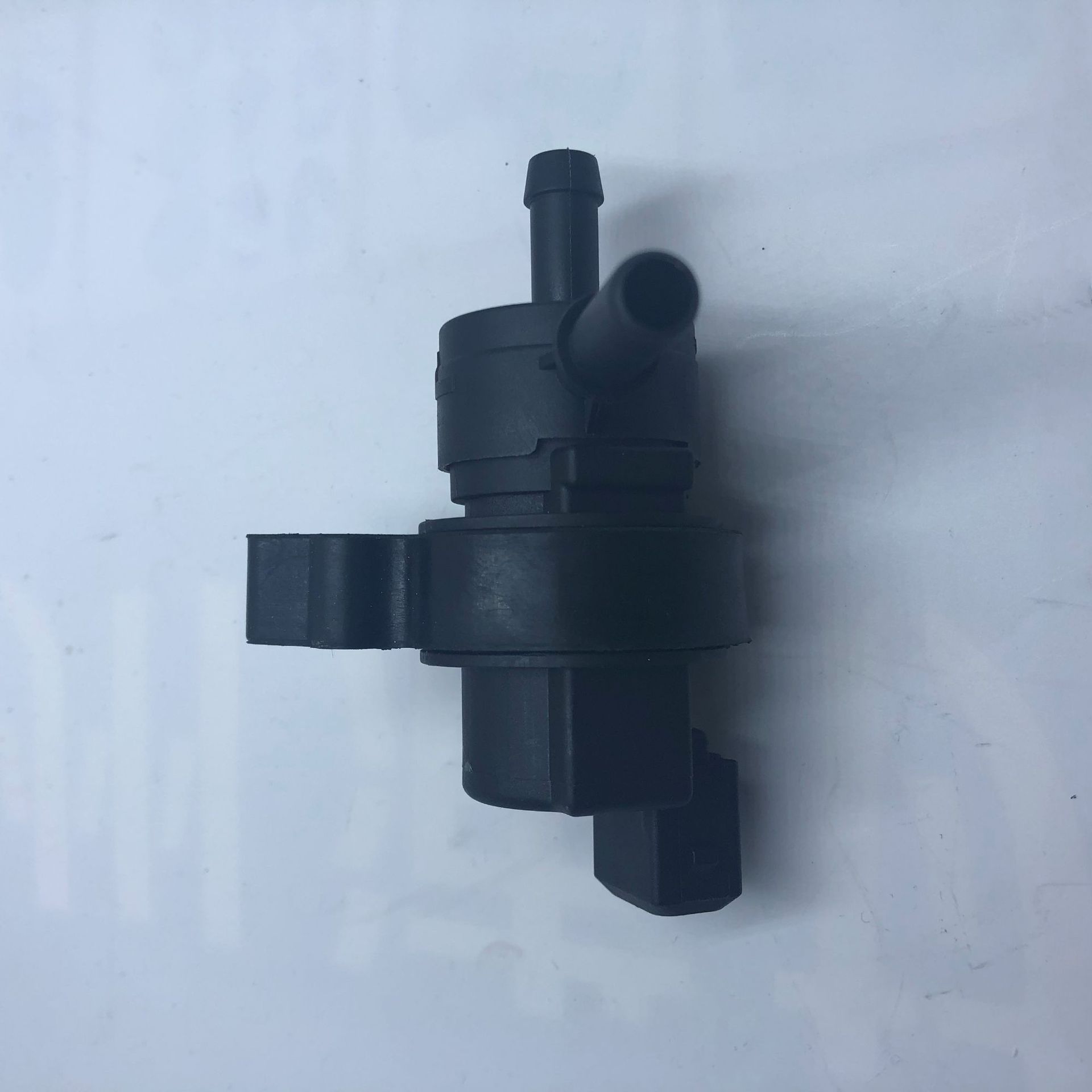 碳罐电磁阀 适用于奔驰e350 e550 2502487899