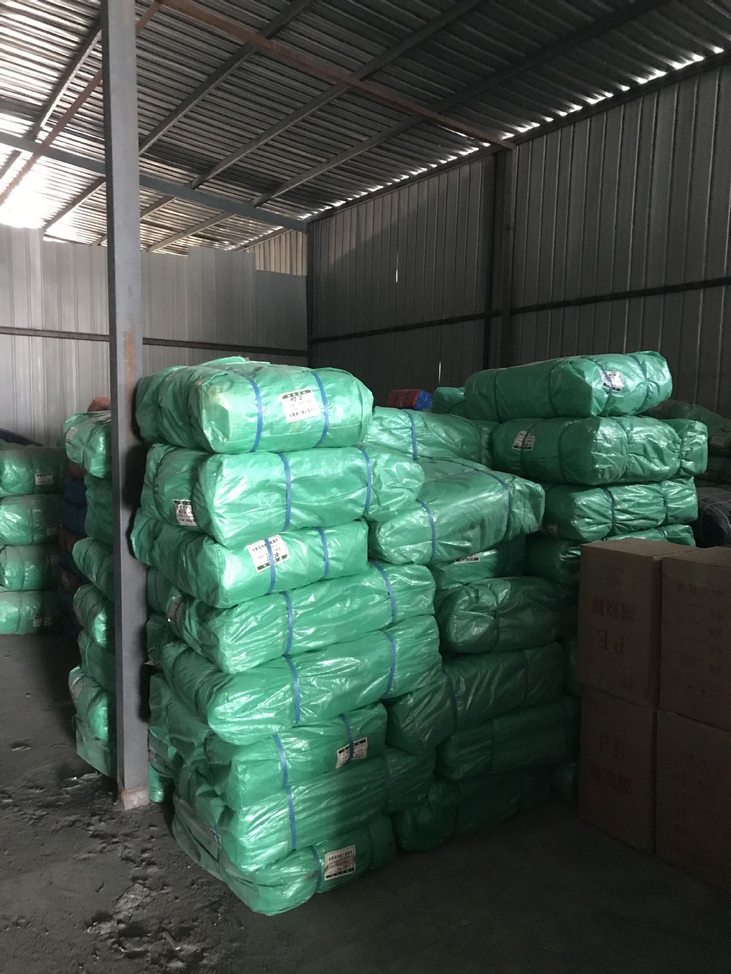 新疆批发各种规格尺寸水晶绿篷布单双覆膜彩条布厂家直销防雨篷布