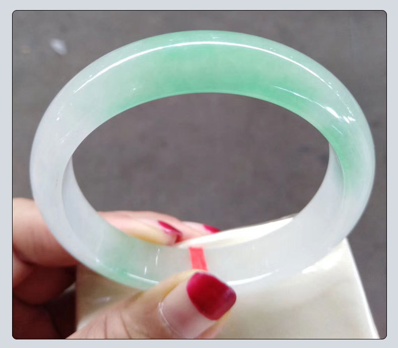 缅甸玉翡翠b货手镯 阳春绿半绿翡翠玉镯色泽亮丽飘绿翡翠玉石手镯