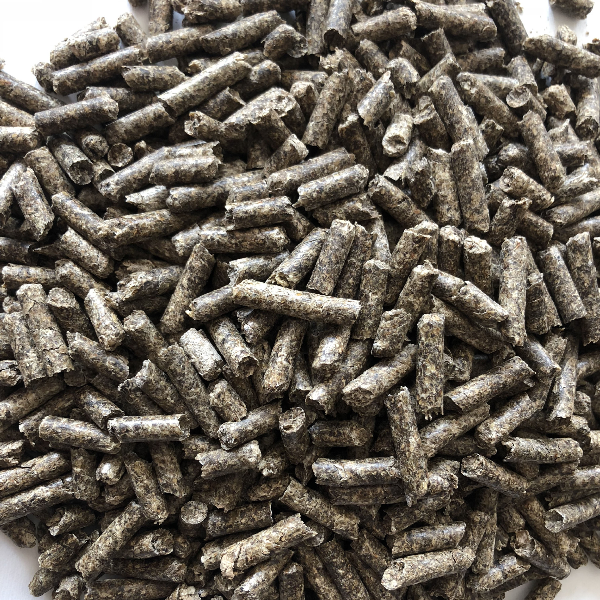 供应新疆中粮 甜菜颗粒粕 饲料添加剂 种植蘑菇 食用菌栽培