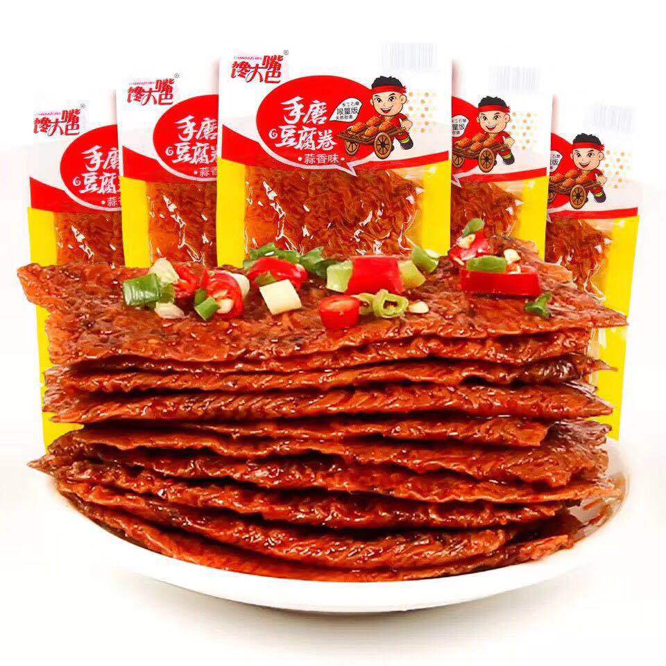 馋大嘴巴手磨豆腐卷儿时怀旧老式大辣片辣皮麻辣条小零食