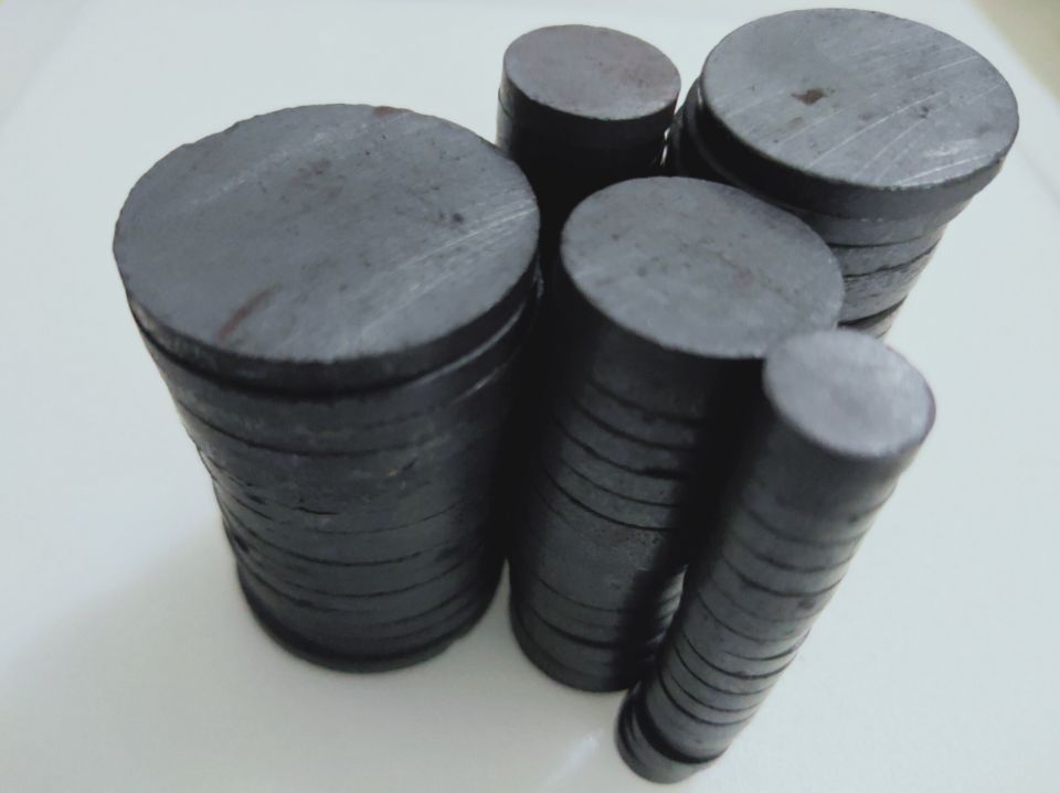 黑色铁氧体片圆形磁铁冰箱磁贴教具小磁铁diy吸铁石普磁