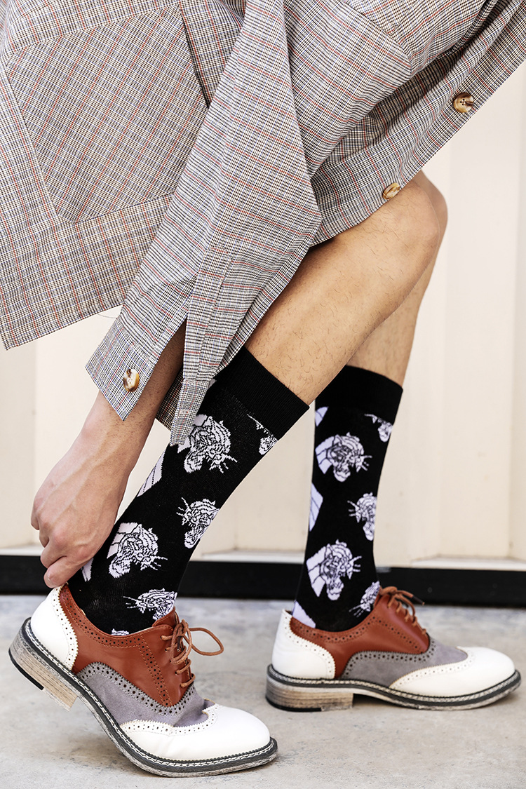 【产品名称】时尚潮袜男中筒(独立包装) 【尺码】 均码 38-43 【颜色