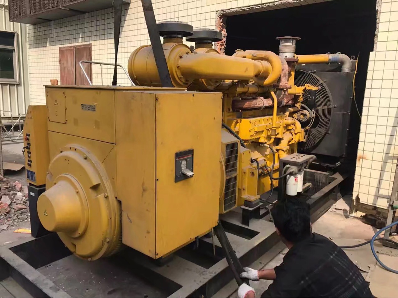 小松发电机回收二手日本小松sa6d170柴油发电出售回收