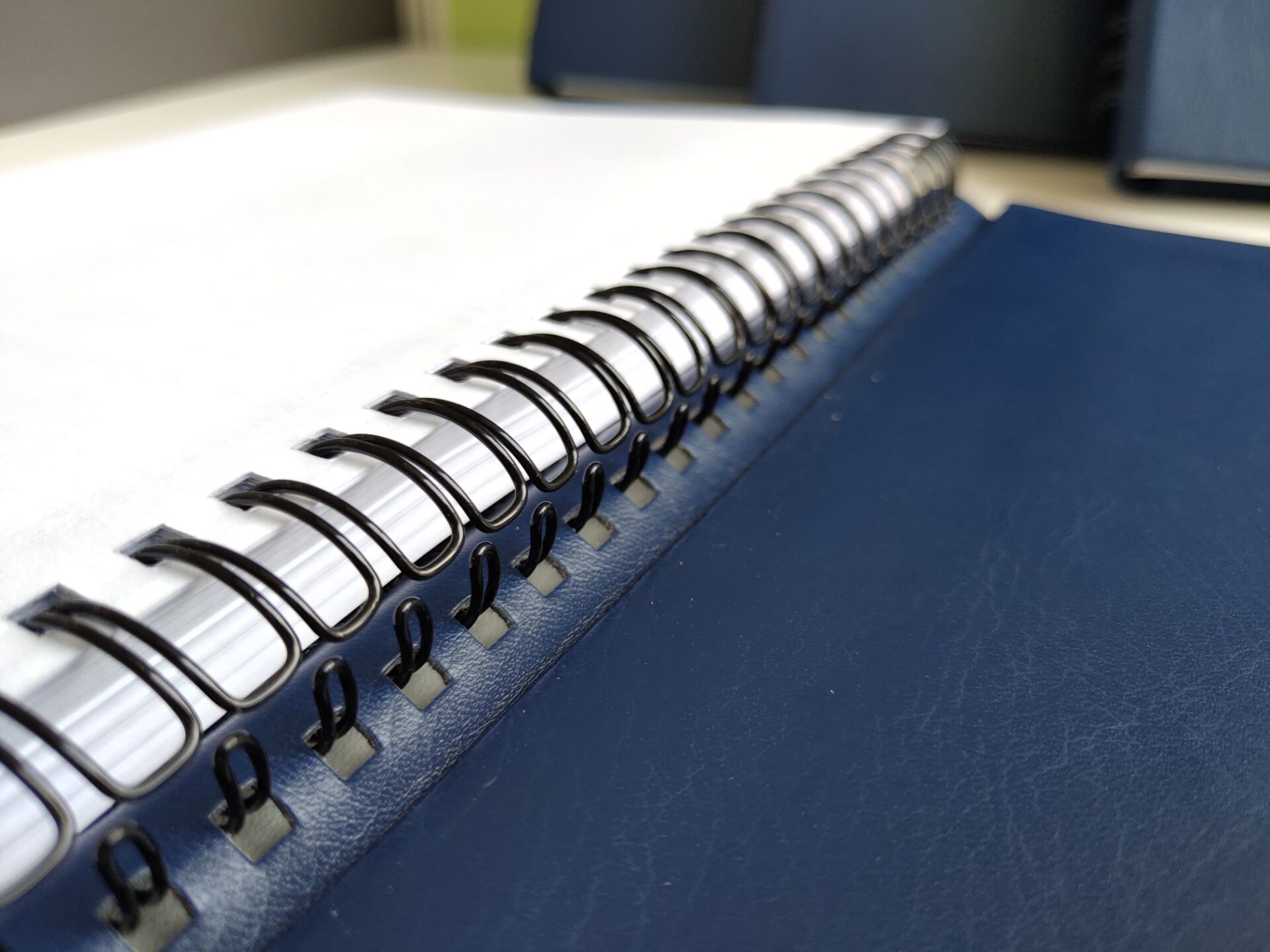 高档pu皮线圈本 a5三菱重工记事本 特种纸硬面特种纸 螺旋装订