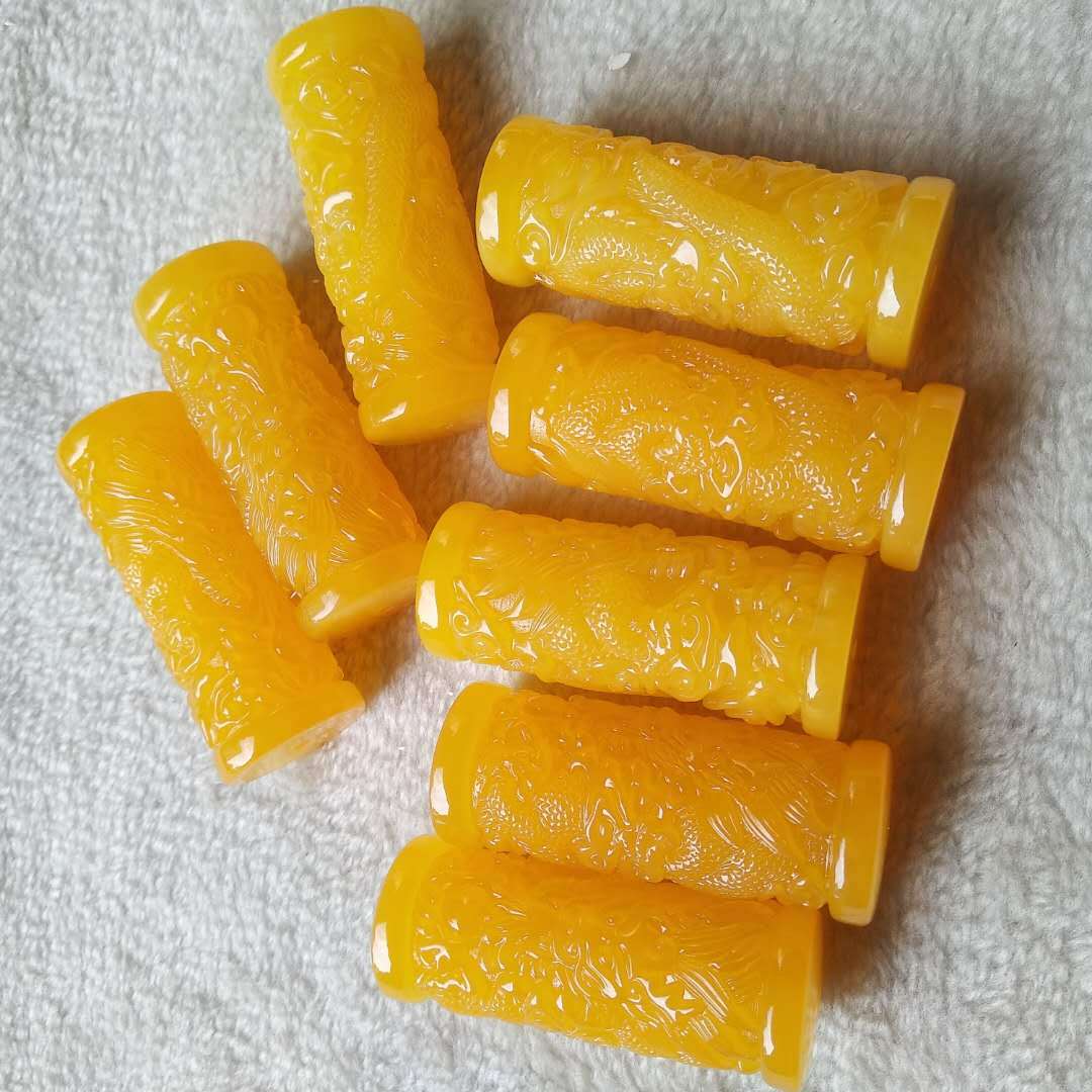 波罗地海鸡油黄飘花蜜蜡龙柱吊坠厂家批发跑展会庙会产品淘宝直播