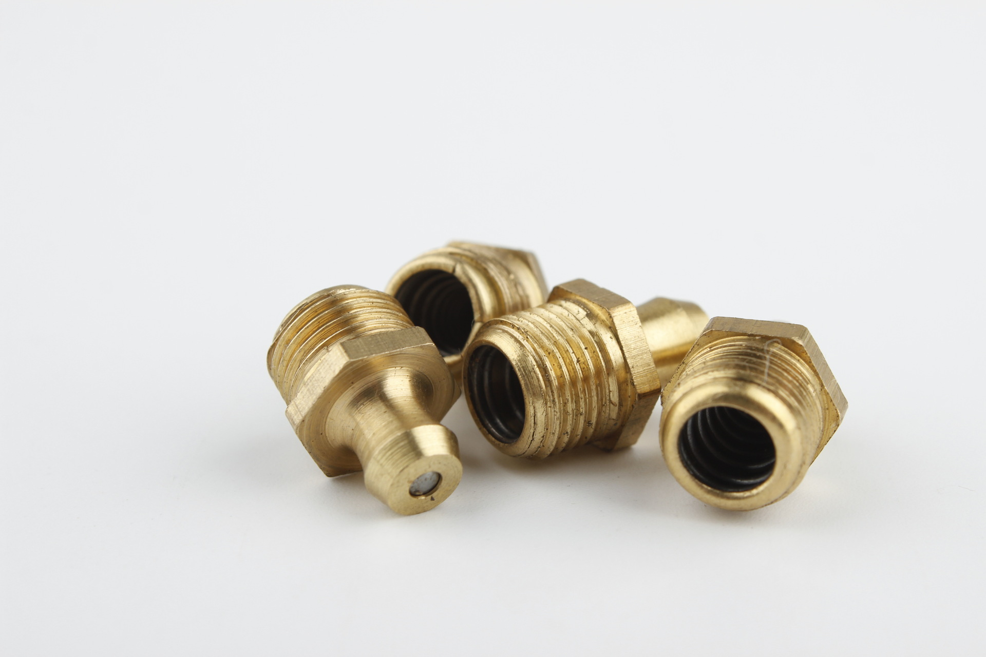 专业生产直油嘴 五金铜可镀镍 气动配件汽车配件黄油嘴直油嘴定制