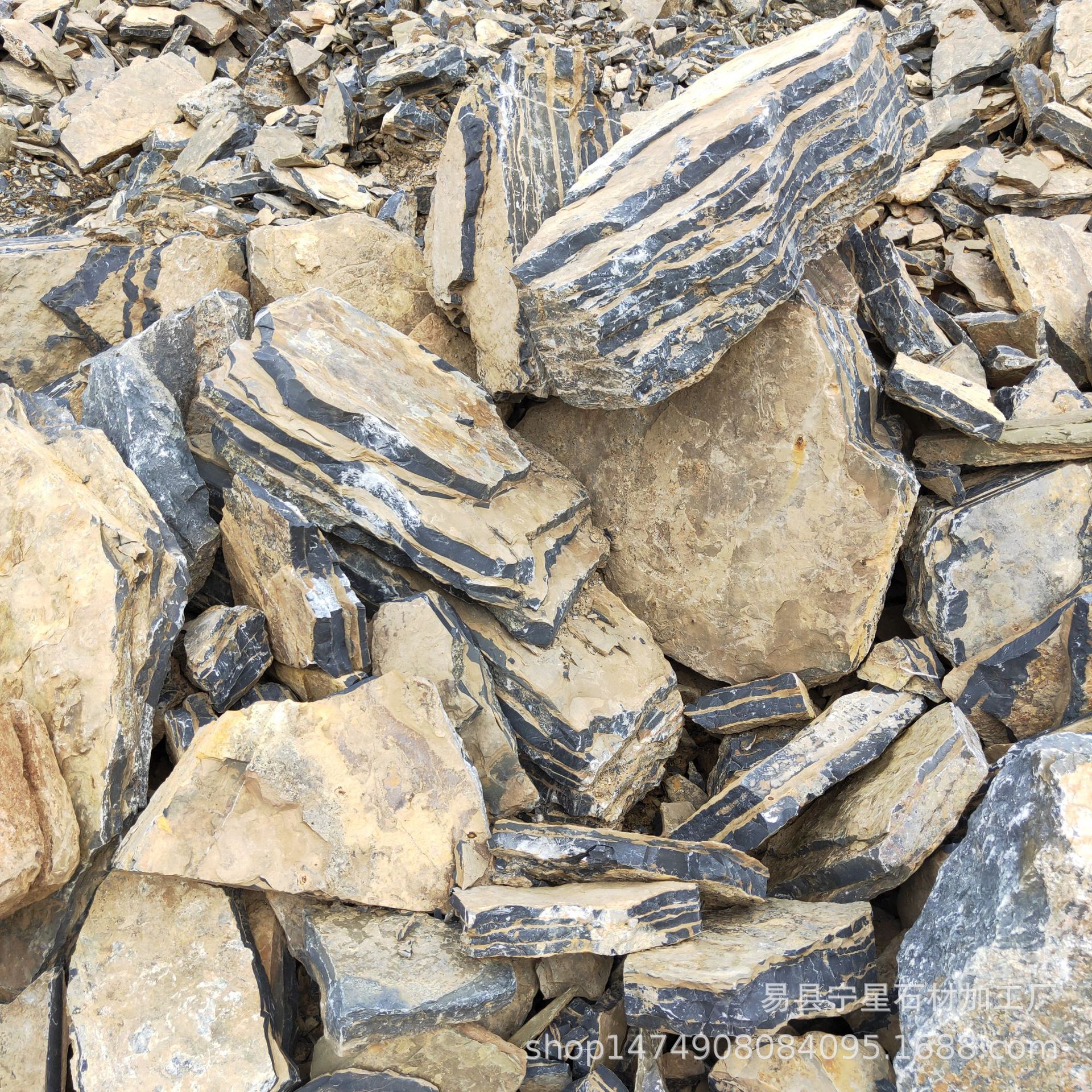 片石护坡石砌墙石垒墙石手搬块石自然面青石块不规则块石源头厂家