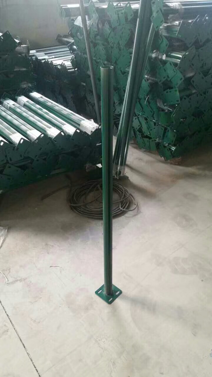 铁丝围栏网立柱 养殖荷兰网立柱 果园隔离防护圈地围栏网钢丝网