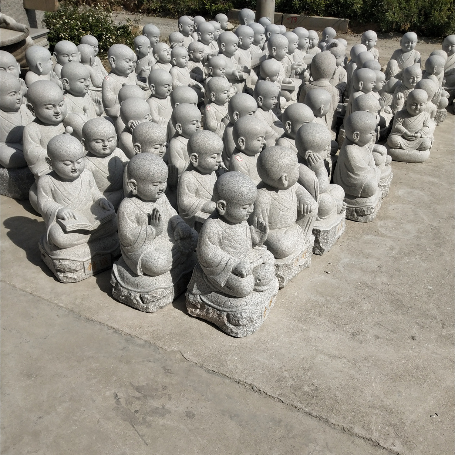 福建青石石雕小沙弥 仿古做旧小和尚厂家直销寺庙吉祥工艺品摆件