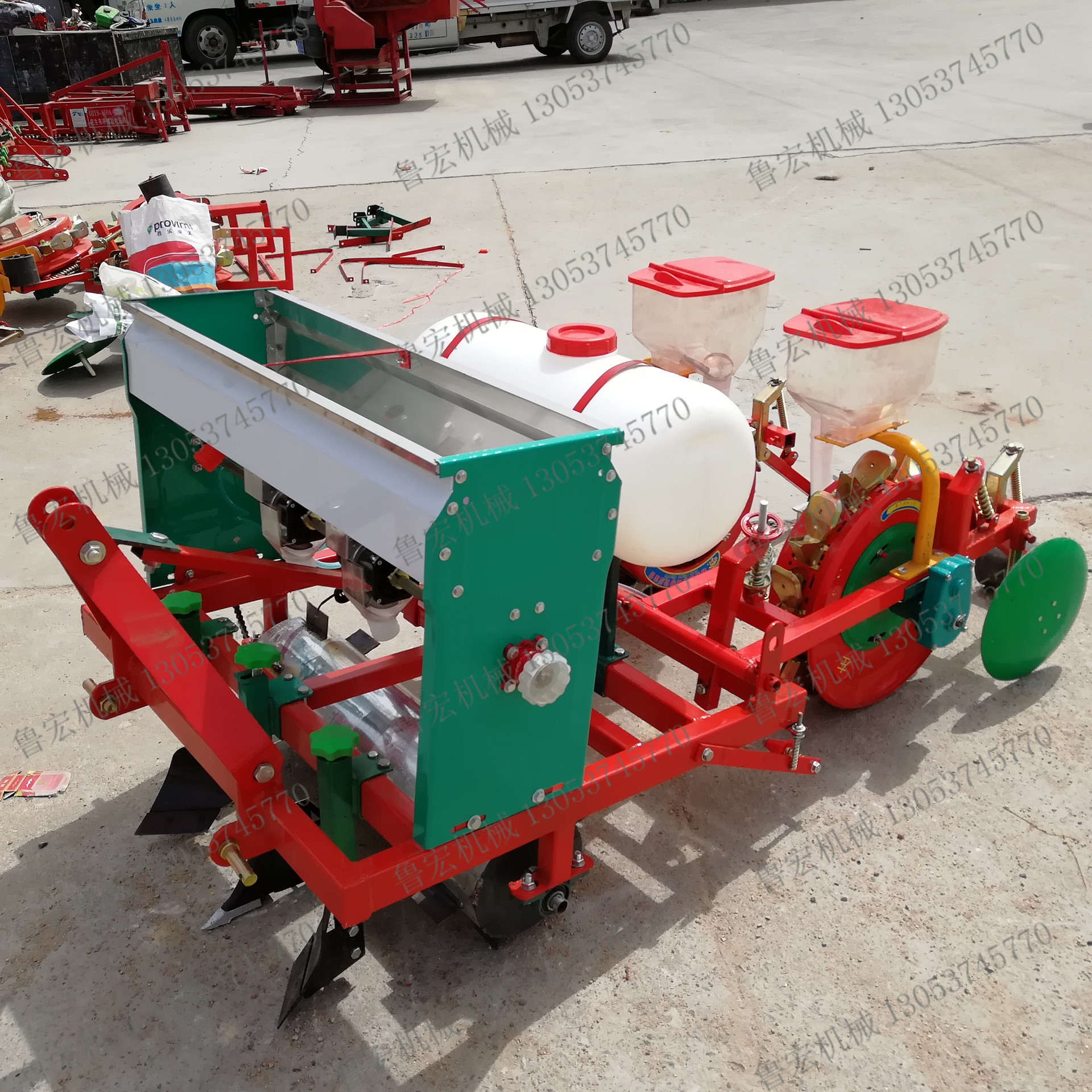 厂家直供花生播种喷药覆膜机四轮花生播种覆膜机花生播种机厂家